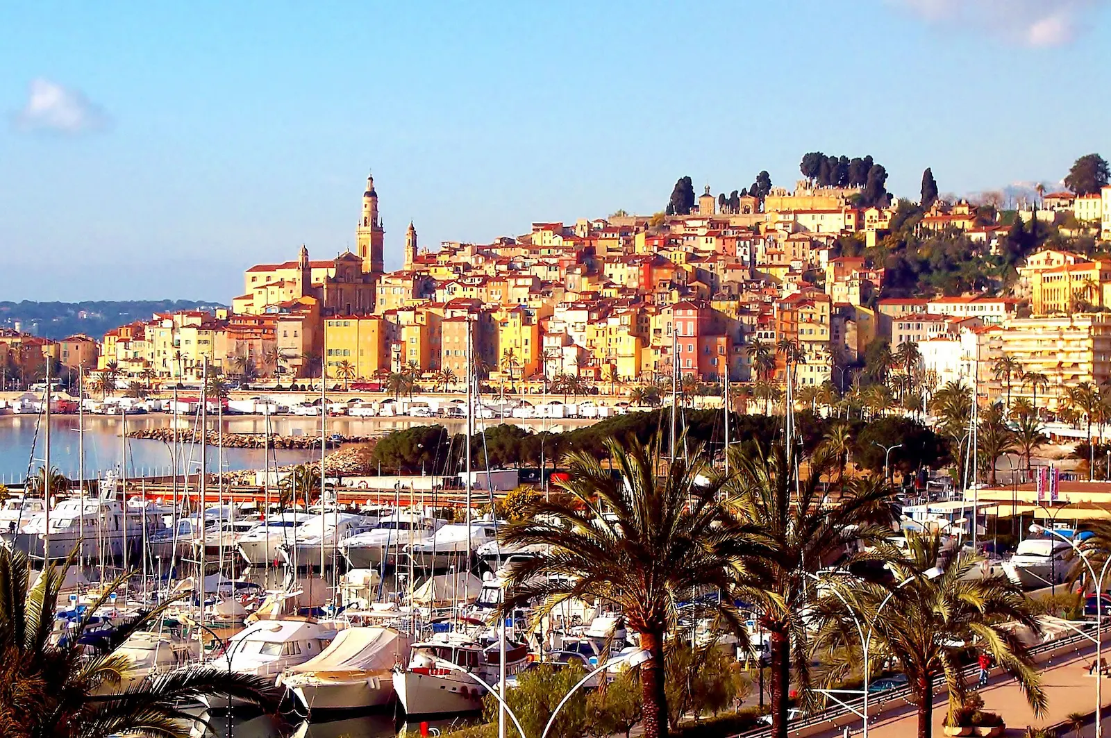 La vieille ville de Menton et son port